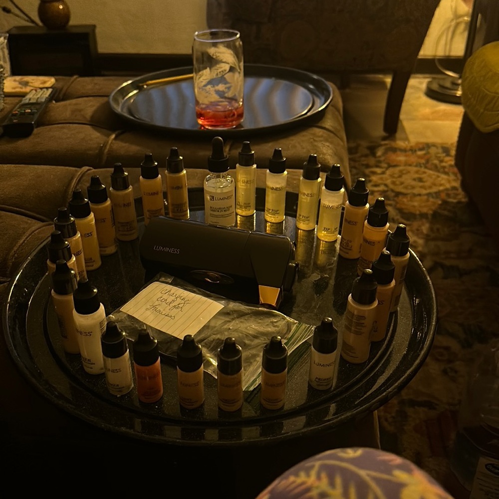 LUMINESS SPRAYER AND MAKEUP.